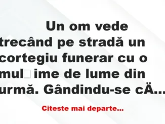 Banc: 
                    Un om vede trecând pe stradă un cortegiu funerar cu o…