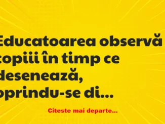 Banc: Educatoarea observă copiii în timp ce desenează, oprindu-se din când…